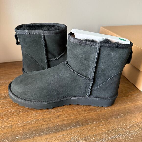 UGG Woman’s Black Classic Mini Suede Slip On Winter Boots- Size 8 - Picture 6 of 8